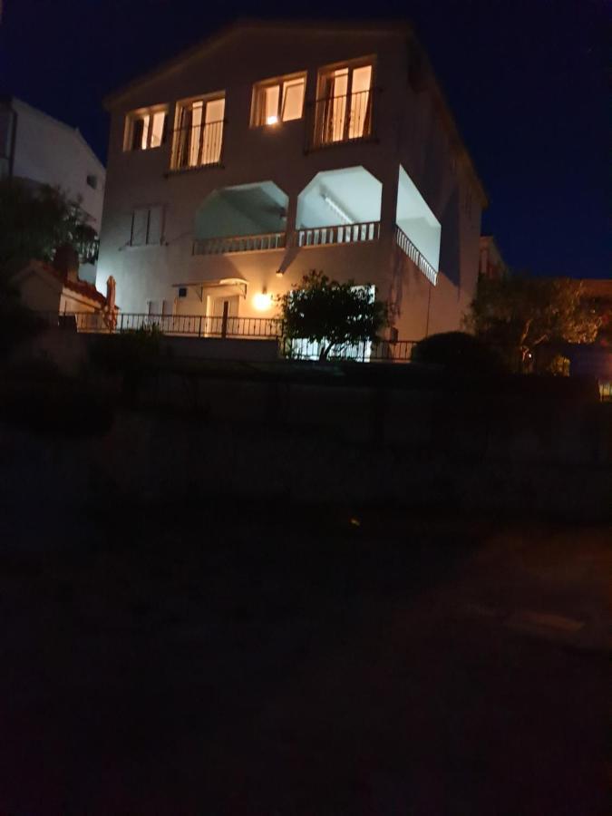 Apartments Zdenka Vinišće Exteriör bild