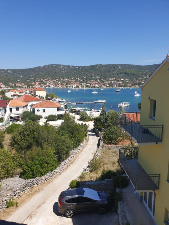 Apartments Zdenka Vinišće Exteriör bild
