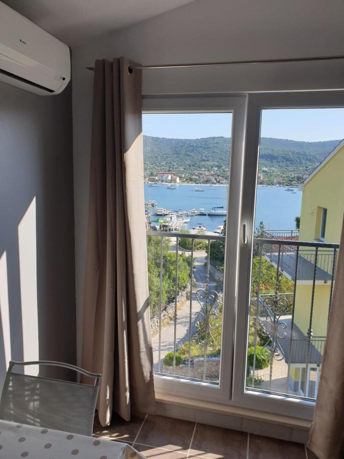 Apartments Zdenka Vinišće Exteriör bild