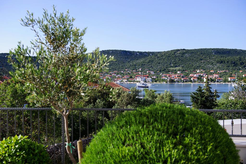 Apartments Zdenka Vinišće Exteriör bild